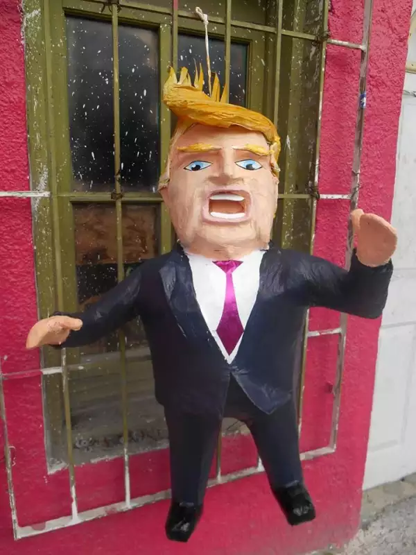 La piñata Trump se ha vuelto muy famosa en el norte de México, específicamente en Tijuana.