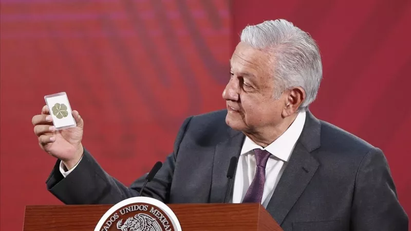 amlo-amuletos.jpg
