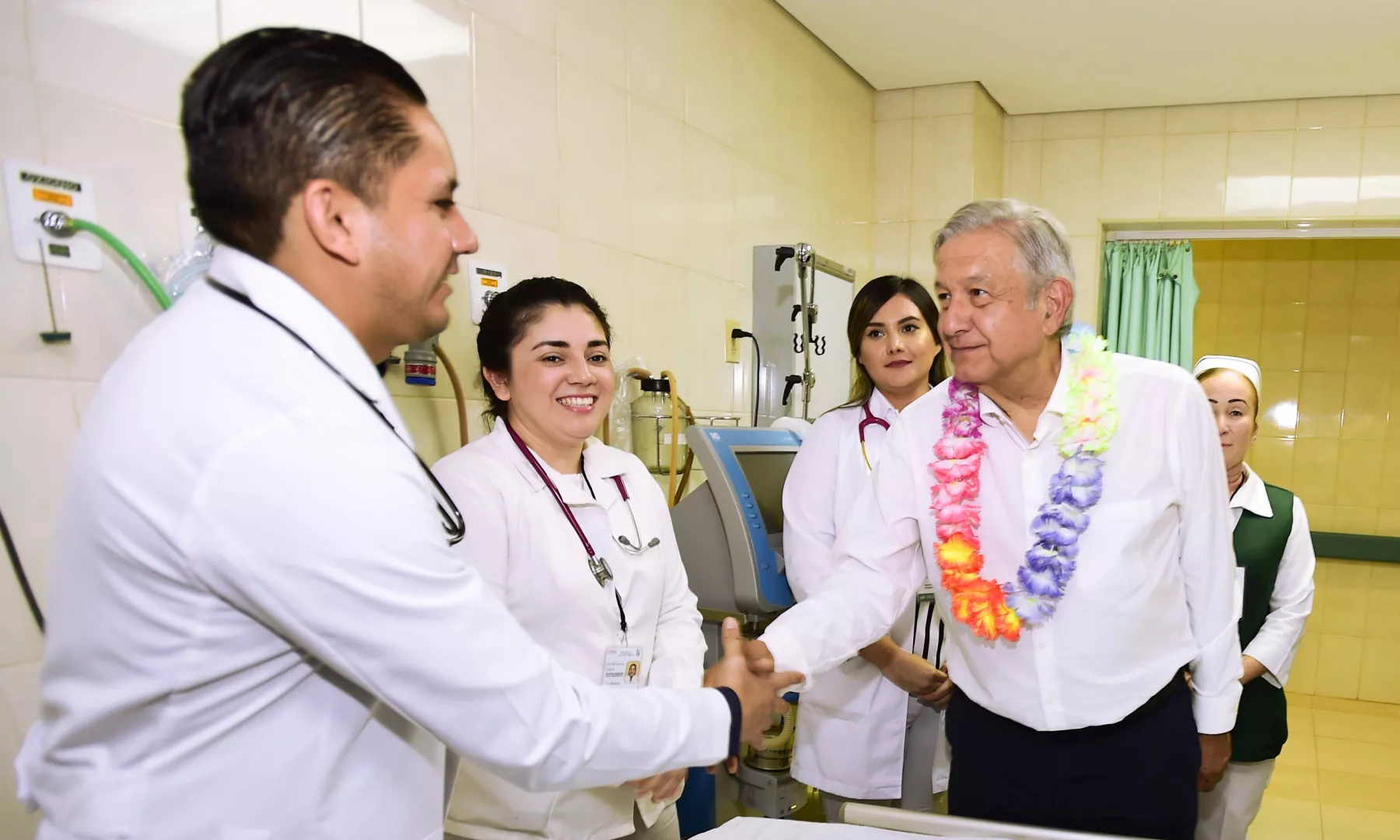 AMLO hospital Sinaloa.jpg