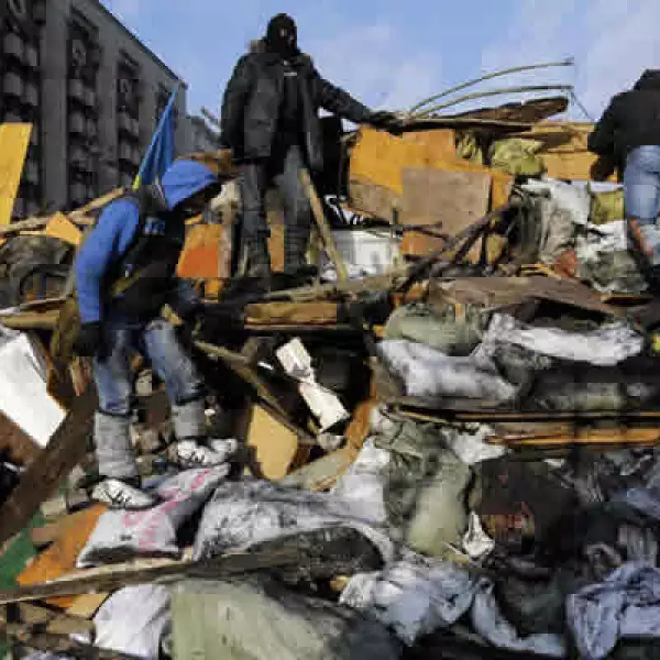 Ucrania es objeto de una puja geopolítica entre Moscú, que lo ve como un mercado y teme que las protestas lleguen a Rusia, y Occidente, que dice que los ucranianos deberían ser libres de optar por la reconciliación económica con la UE. &#8195;