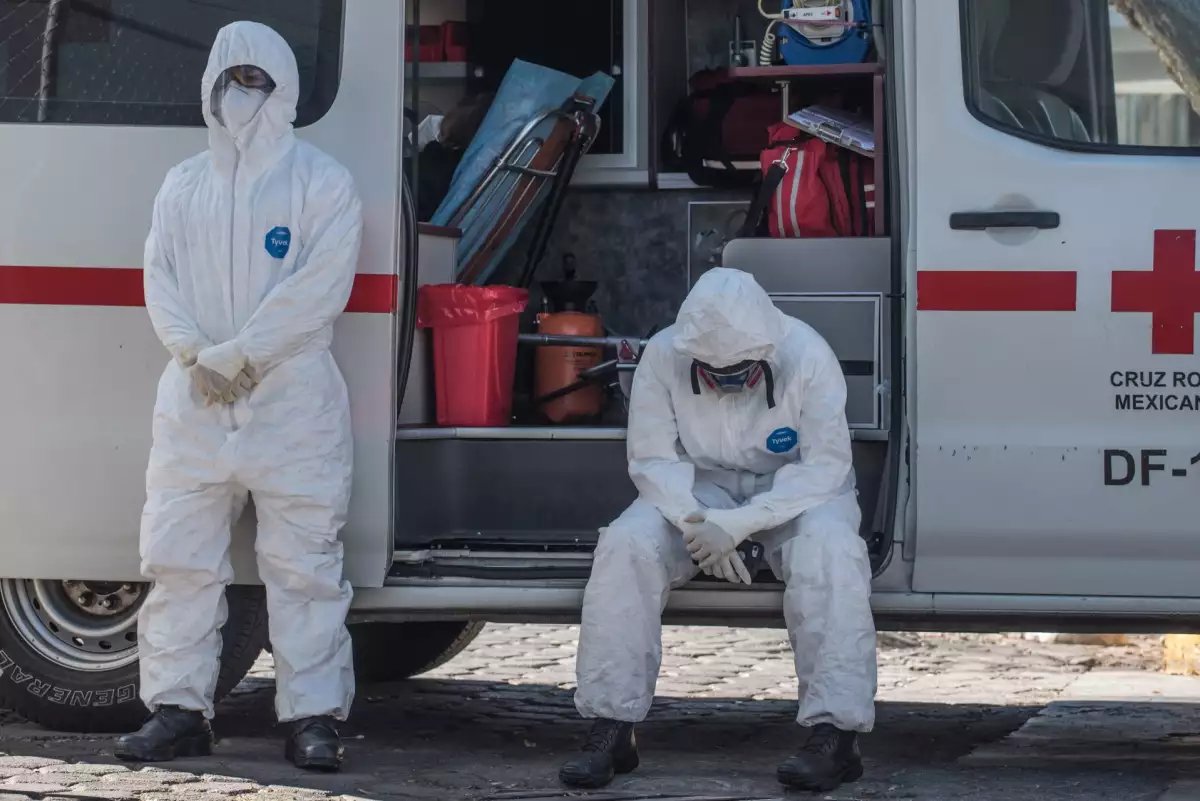 Paramédicos esperaron más de cuatro horas para que su paciente trasladado fuera aceptado en el Hospital General La Villa por síntomas covid-19.