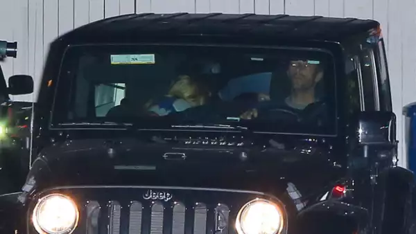 El líder de Coldplay atropelló supuestamente a un paparazzi que intentaba fotografiarle junto a su exmujer Gwyneth Paltrow y sus hijos tras una cena familiar en California.