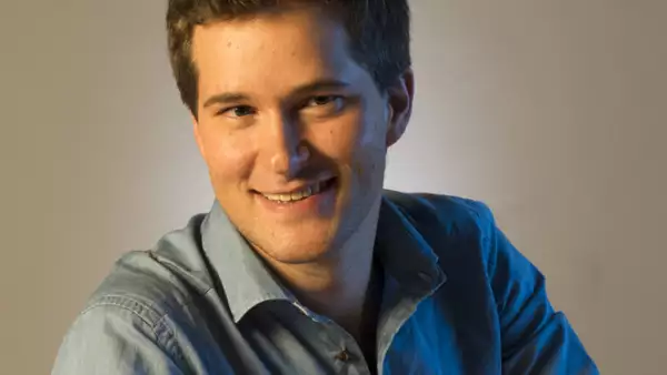 Pablo Pedrejón fundó dicha tienda de alimentos y accesorios para mascotas, al cual también fue ganadora de El Sitio del Año en la cuarta edición de los Premios CNNExpansión a lo Mejor del e-Business).