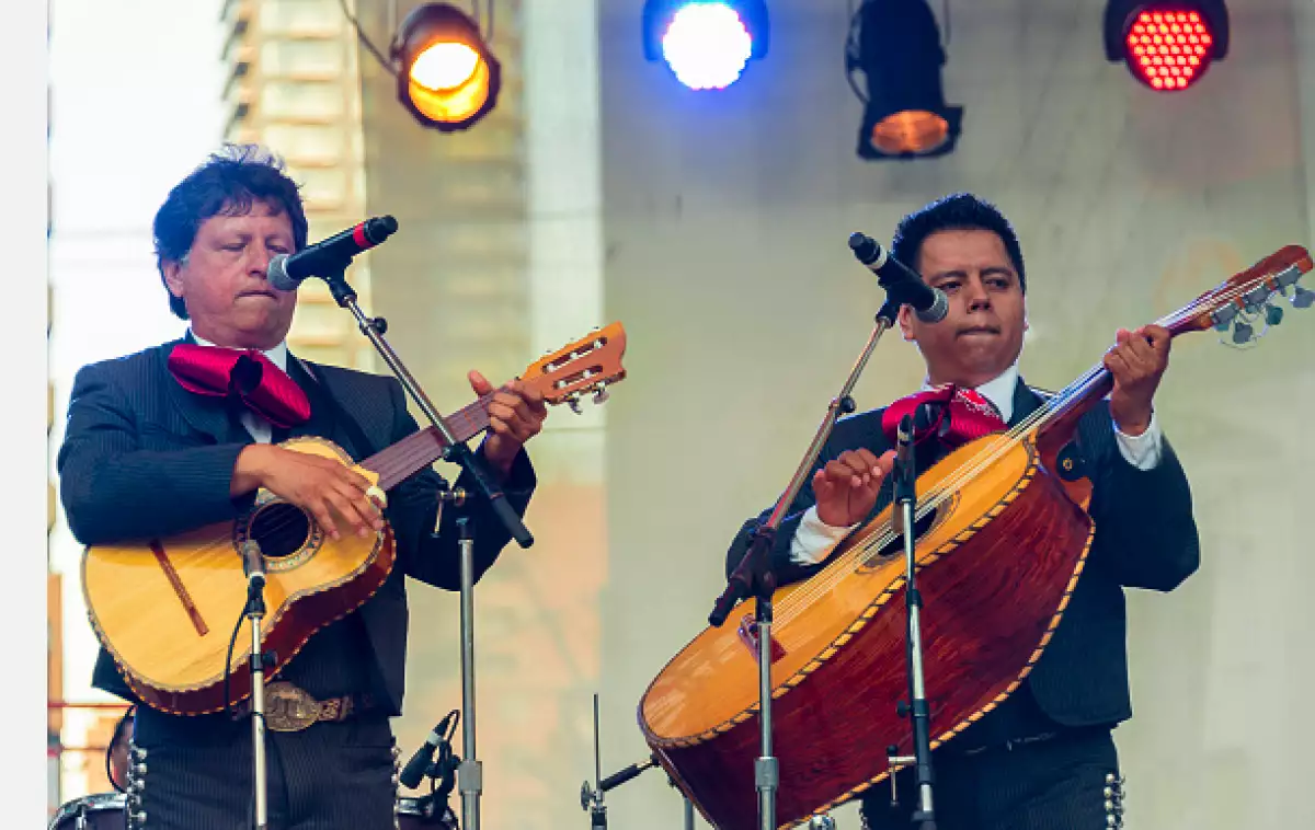 Un mariachi en el concierto de ambos sería un gran detalle para los fans.