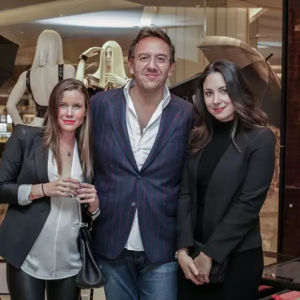 Gladys Vega,Arturo Montiel,Ana Cabal