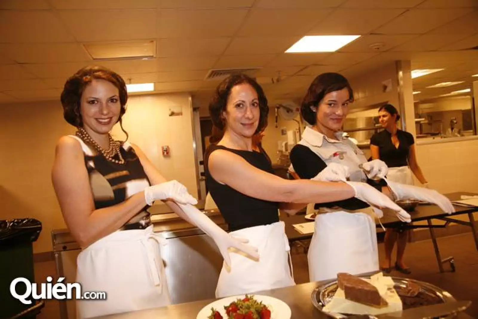 Cristina Poli,Manita Shine,Claudia Bernaldo de Quiroz