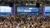 Una multitud de trabajadores de la planta de Ford en Valencia celebran la alianza con Geely en un acto protocolario 