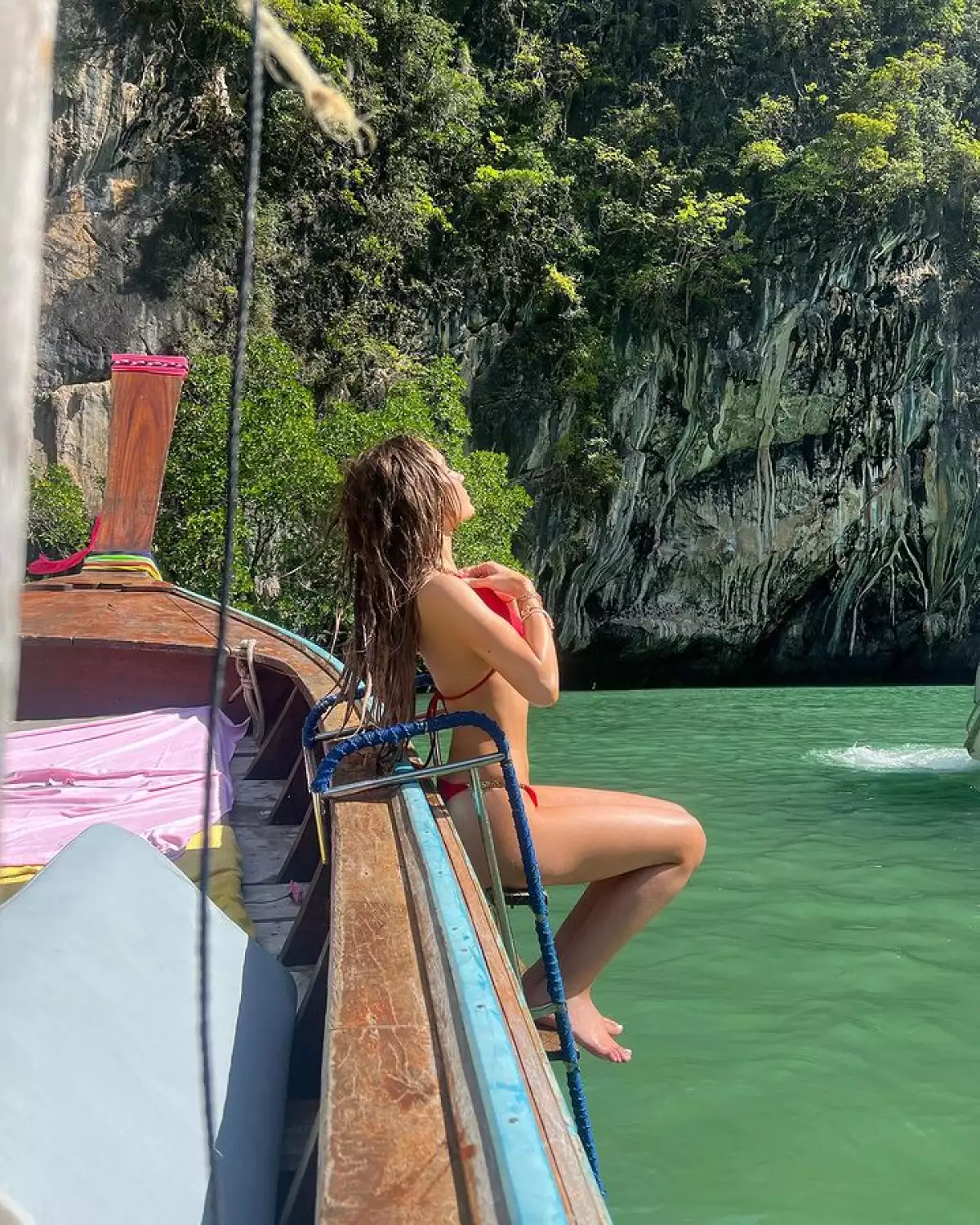 Belinda usó dos bikinis diferentes durante su viaje a Tailandia. 