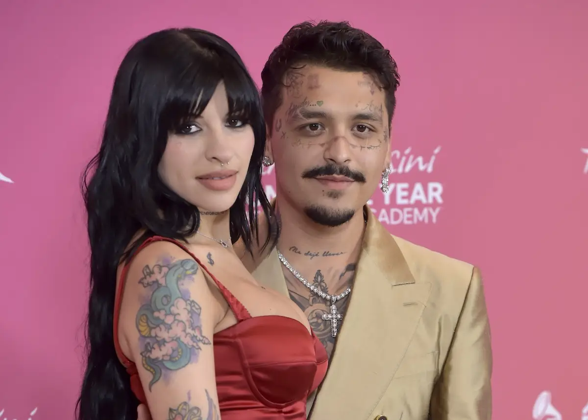 Cazzu y Christian Nodal en red carpet.