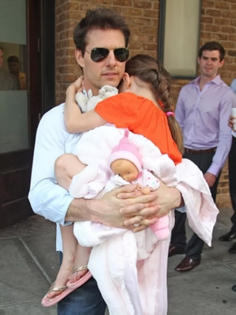 Sin duda será una Navidad muy feliz para la hija del actor y Katie Holmes ayer se supo que su mamá gastó casi 50 mil dólares en regalos para ella y ahora su papá le dará más de 13 millones en regalos.