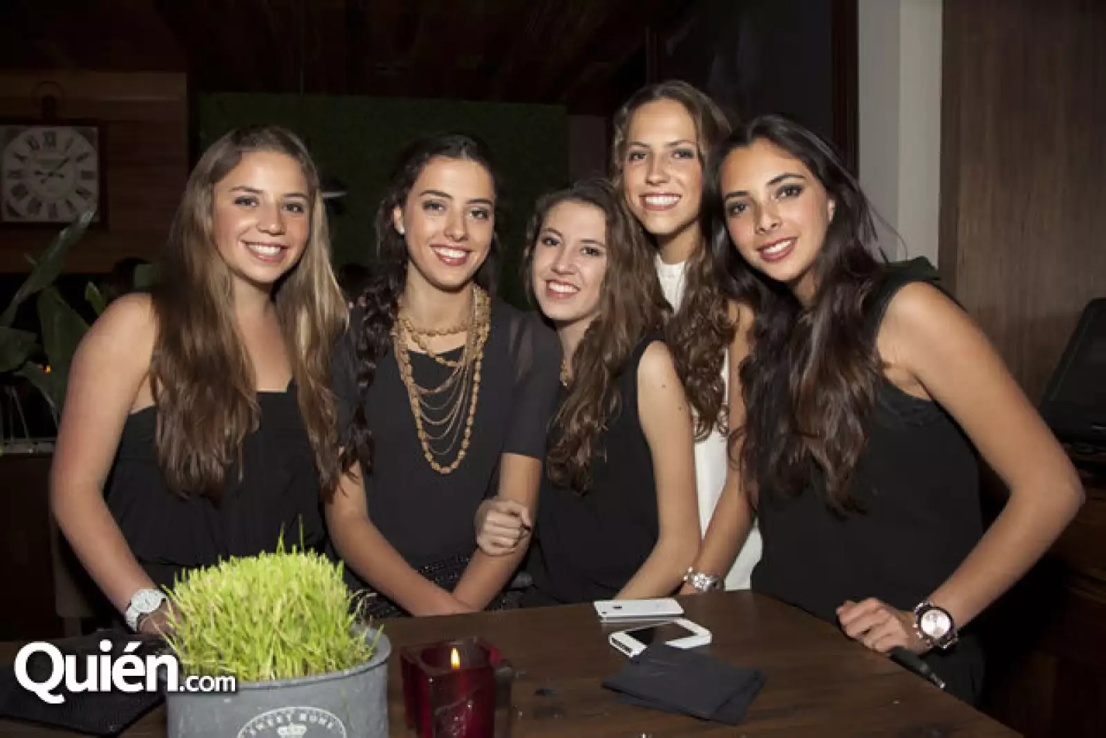 Isabel Ayala, Lorena Olavarri, Ale Sainz, Ana Lucía Ramírez y Johana Serna