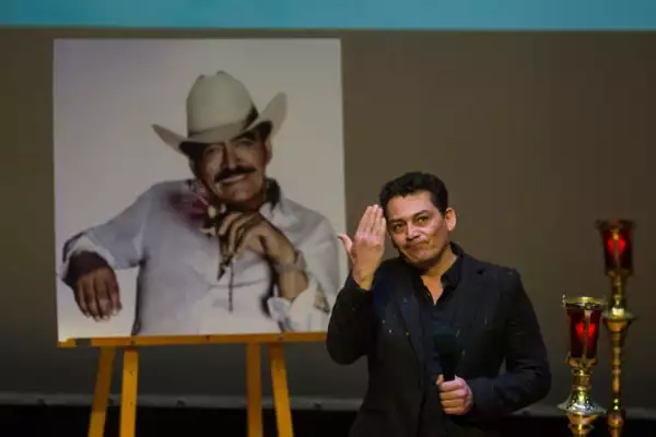 José Manuel Figueroa fue quien dio la noticia sobre dicha acción de la ex esposa de su padre. Además de decir que en el funeral de Joan Sebastian asistieron las hermanas de Érica y afirmaron el desconocimiento que tenían sobre las acciones de su familiar.