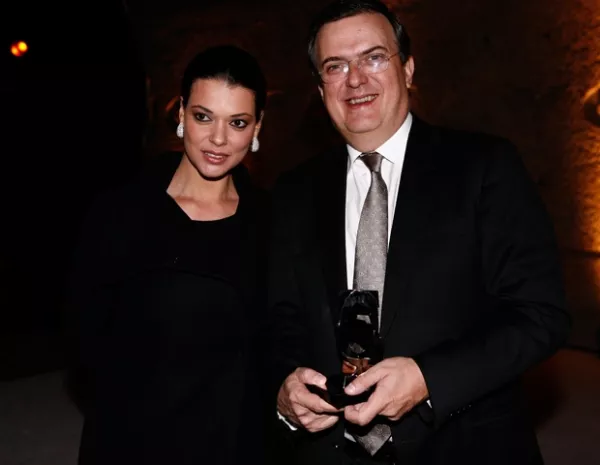 La esposa del jefe de Gobierno capitalino, Marcelo Ebrard, nos contó cómo se siente después de poco más de un año de casada.