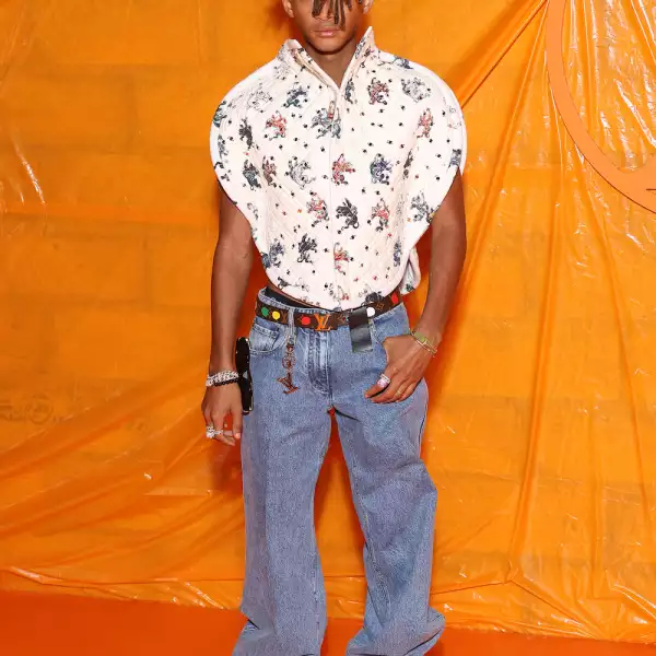 Louis Vuitton : Photocall - Paris Fashion Week - Womenswear Spring/Summer 2024