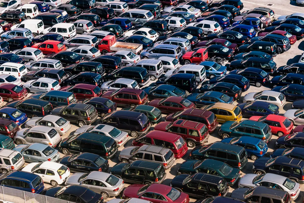 Se acabó la fiesta de los ‘autos chocolate’: el gobierno deroga el decreto y reordena la importación de usados