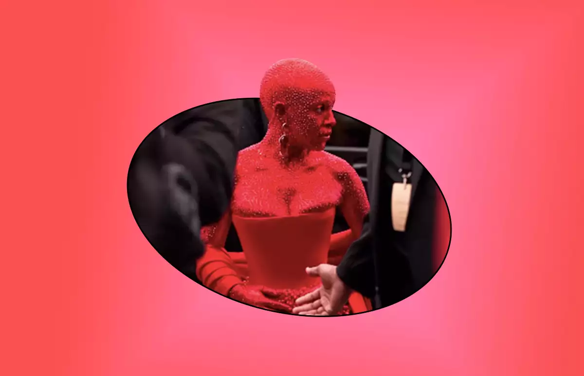 DOJA-CAT-CRISTALES-SWAROVSKI-SCHIAPARELLI.jpg