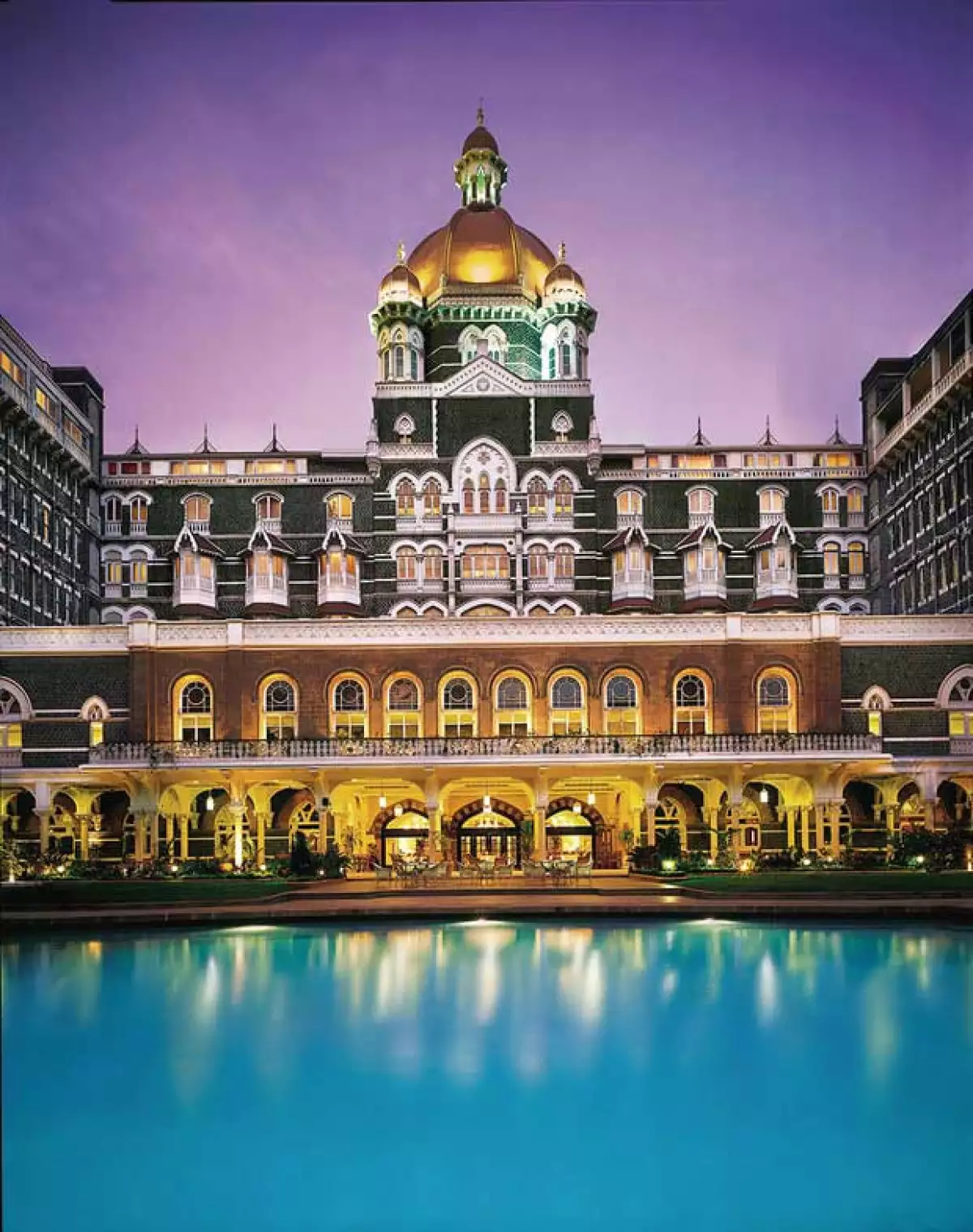 El Taj Mahal Palace tiene vista al mar árabe y es uno de los más lujosos en el mundo.