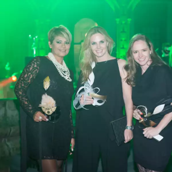 Sara Cuellar, Genoveva Casanova y Denisse Casanova