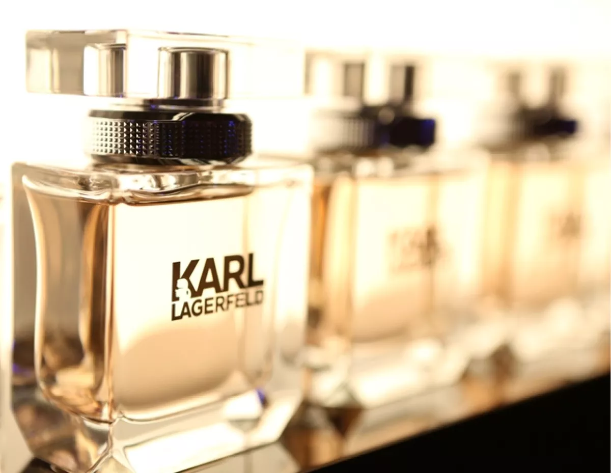 Fragancia femenina Karl Lagerfeld.