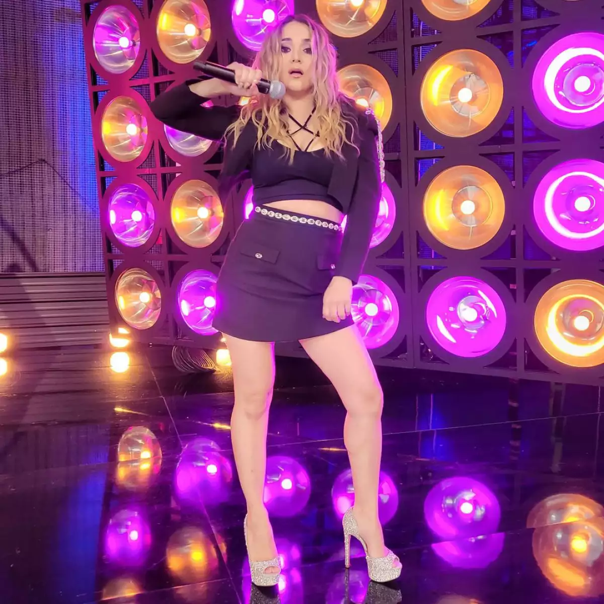 Sherlyn es señalada de robo por una diseñadora de modas