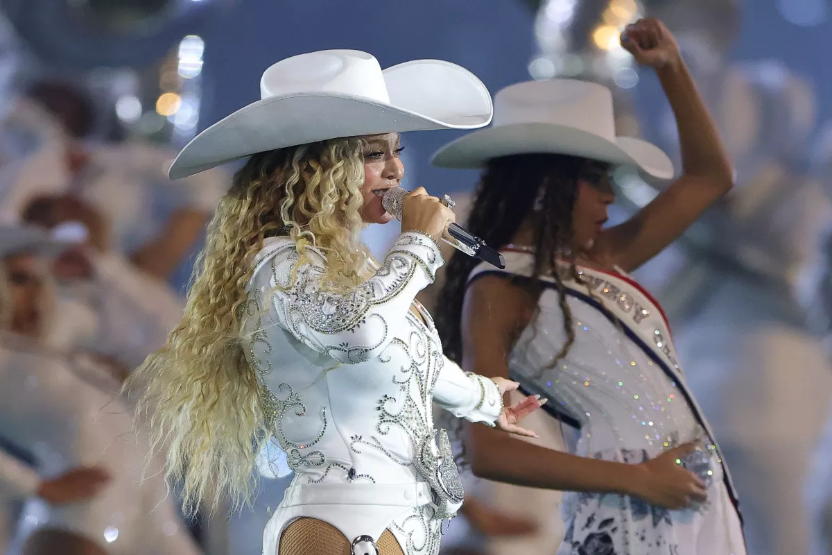 Beyoncé da épico show de miedo tiempo en el Christmas Gameday de NFL