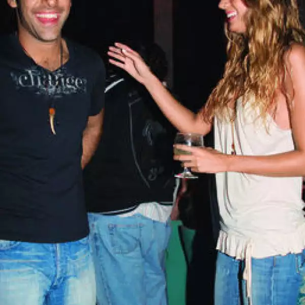 Isaac Sitton, Carolina Méndez