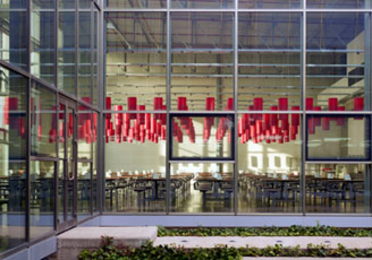 Emre Arolat Architects ganó por la fábrica textil Ipekyol de Edirne, Turquía. (Foto: Cortesía Aga Khan Award)