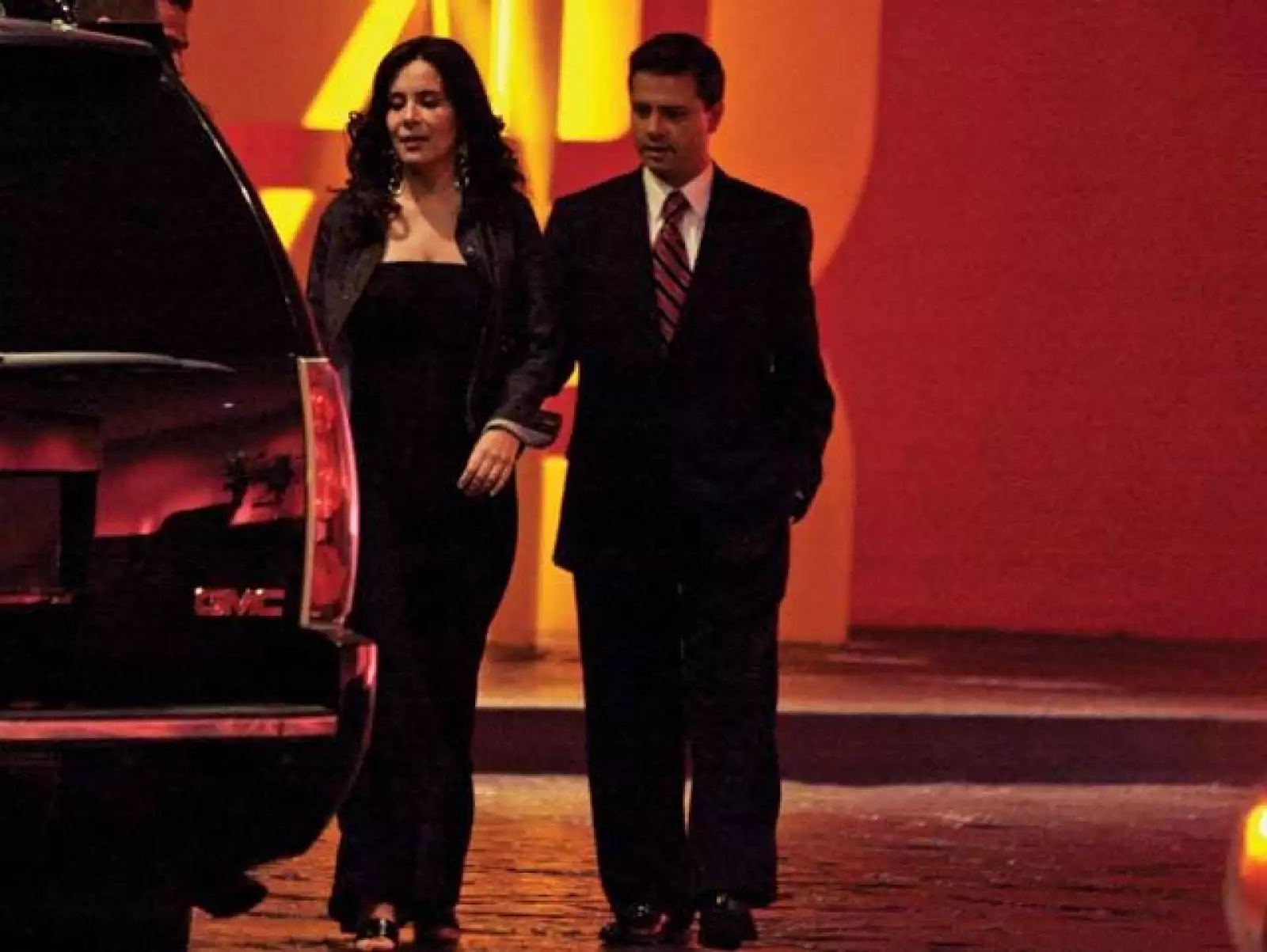 Con Rebecca Solano, una productora del programa Transforma T de Televisa Monterrey, se dijo que mantuvo una relación sentimental dirante aproximadamente nueve meses de los cuales ella viajaba tres veces por semana al Estado de México para estar con él.