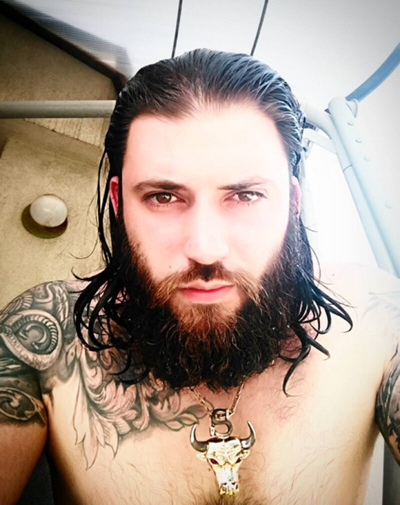 Este es el look actual de Stanislav Ianevski.