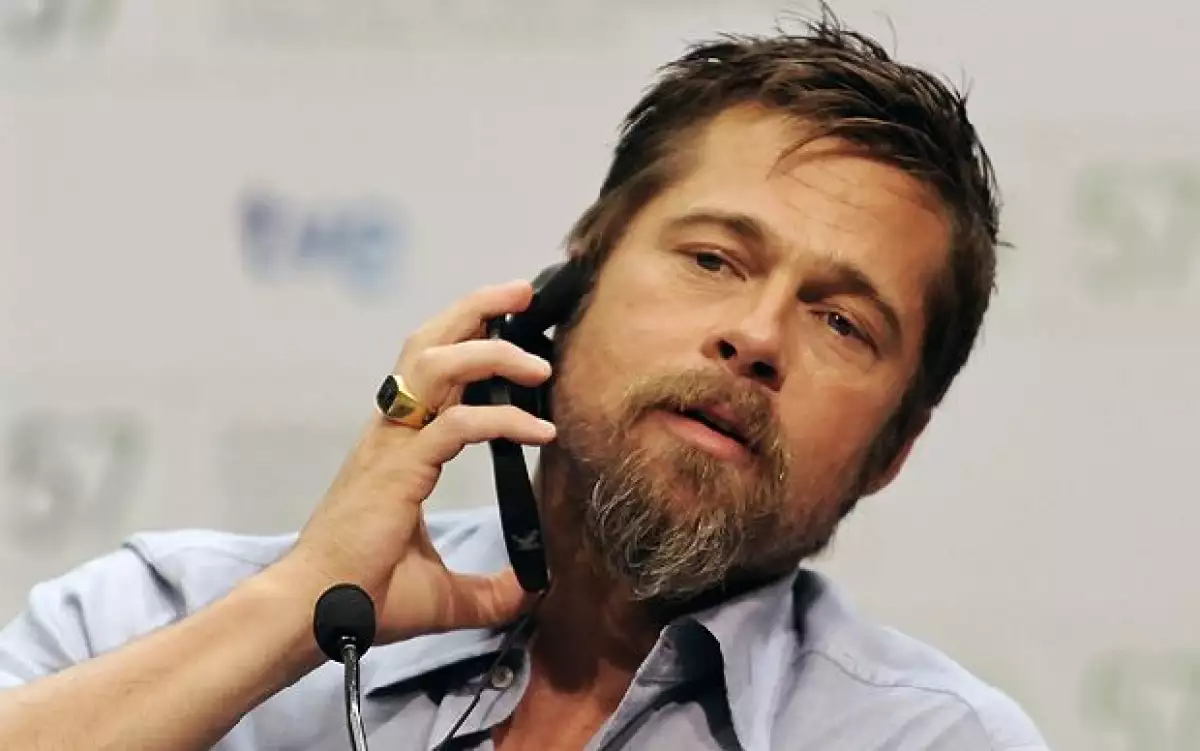 Con ropa normal y aspecto no tan cuidado como el que manejaba en su juventud.