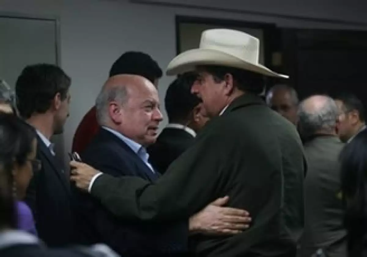 José Miguel Insulza (izq.) se reunió con Manuel Zelaya para tratar de resolver la crisis política en Honduras. (Foto: AP)