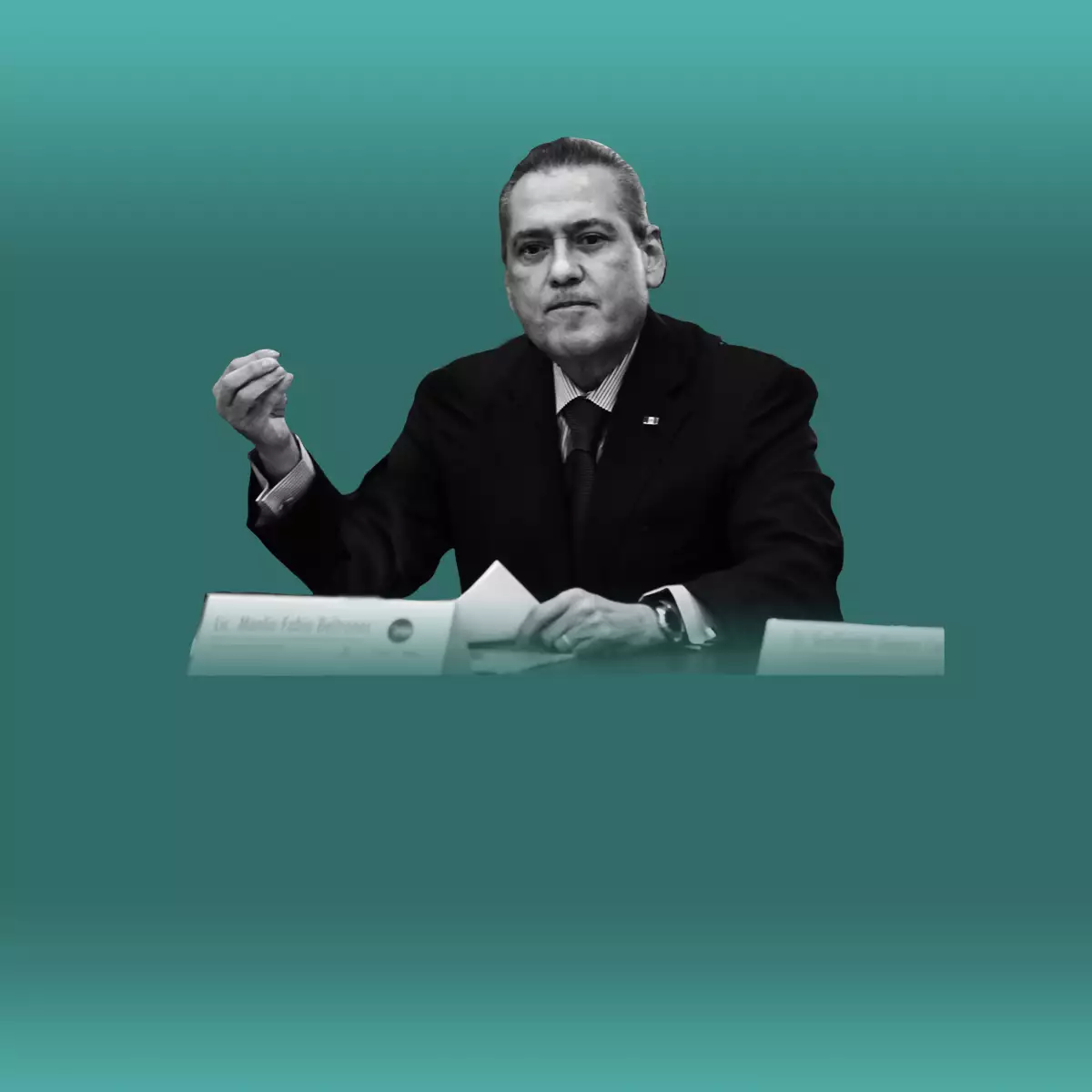 El priista presentó su renuncia como presidente nacional del tricolor ante la Comisión Política Permanente.