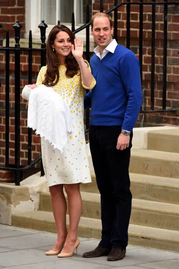 A tan solo unas horas de haber dado a luz, Kate Middleton y su bebé ya hicieron su primer aparición pública.