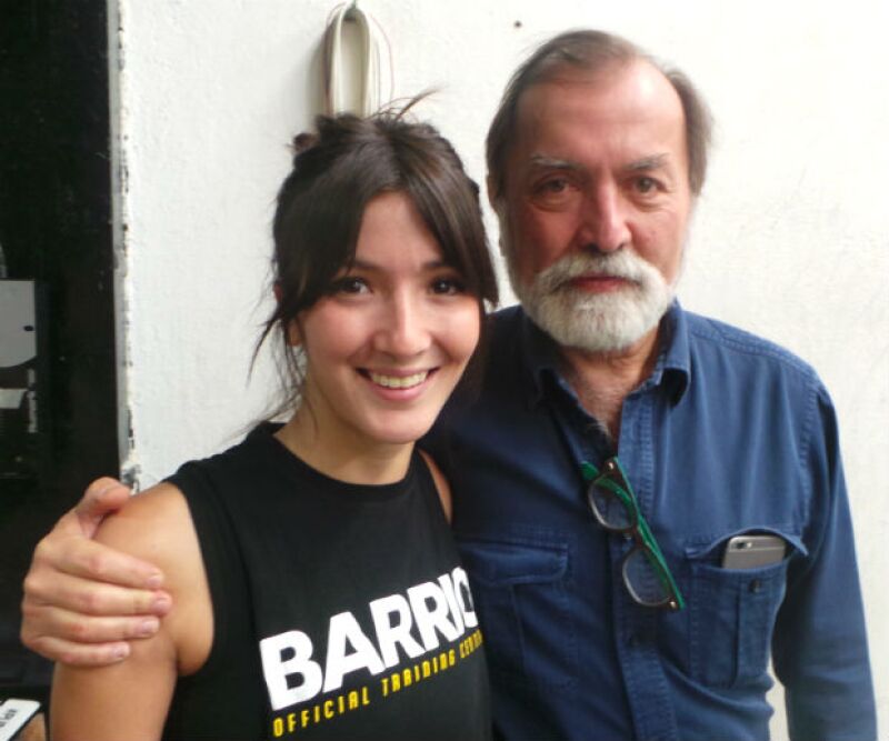 El productor Epigmenio Ibarra apoyando a su hija durante este aniversario.