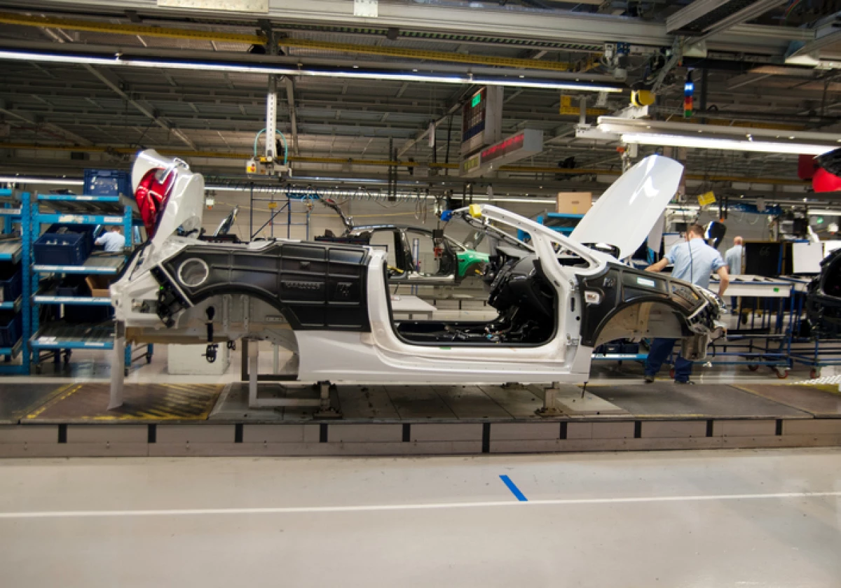 Cabriolet on the production line