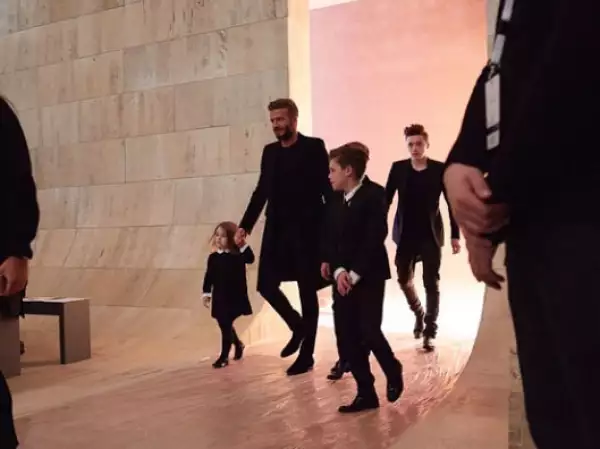 Toda la familia Beckham llegó al desfile de Victoria.