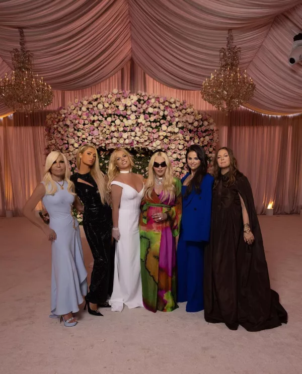 Donatella Versace, Paris Hilton, Britney Spears, Selena Gomez y Drew Barrymore