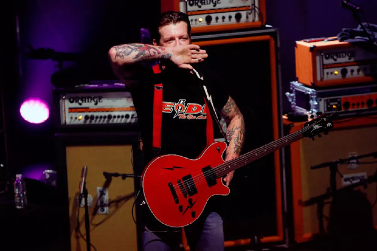 Con lágrimas en los ojos, Jesse se tomó un momento para recordar lo sucedido hace tres meses, pero sobre todo para honrar a todos los que fallecieron.