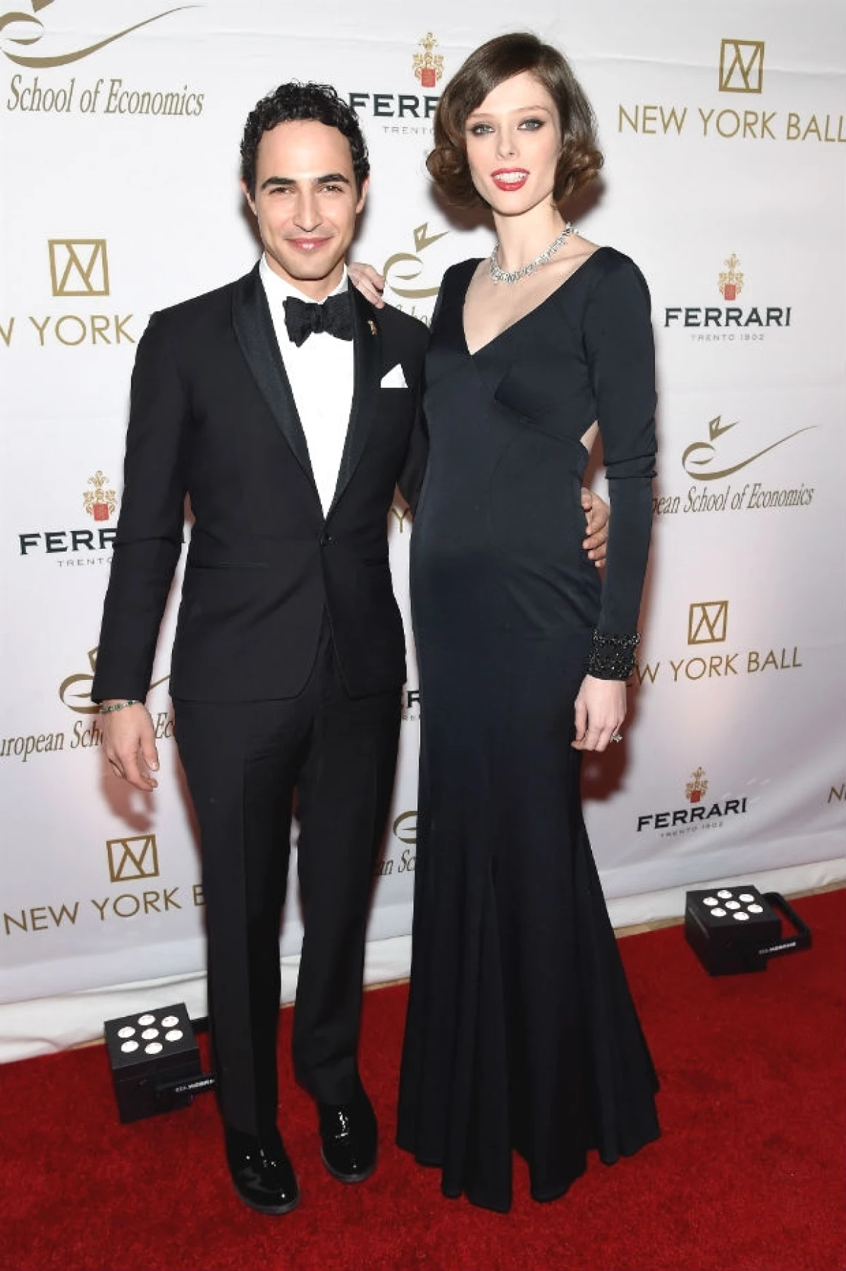La top model dejó ver los primeros signos de su embarazo al posar con todo el estilo que la caracteriza la noche del miércoles en el evento The New York Ball.