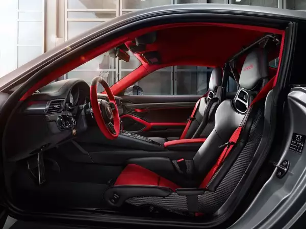 Porsche 911 GT2 RS interior