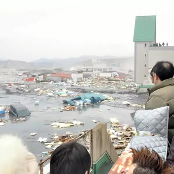 Las olas del tsunami alcanzaron los 10 metros de altura.