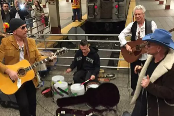 El público coreó y aplaudio a la banda.