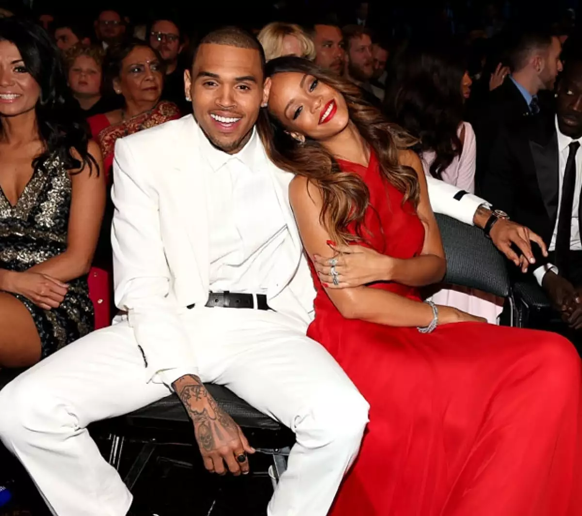 Ayer, pasaron toda la noche de ayer muy abrazados y ella se veía realmente feliz.