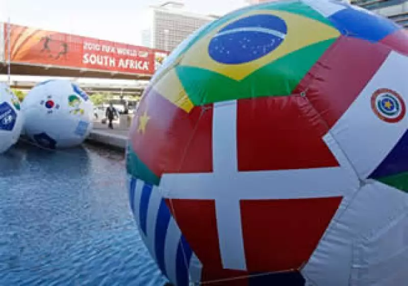 Walmart venderá los productos exclusivos del mundial de futbol. (Foto: AP)