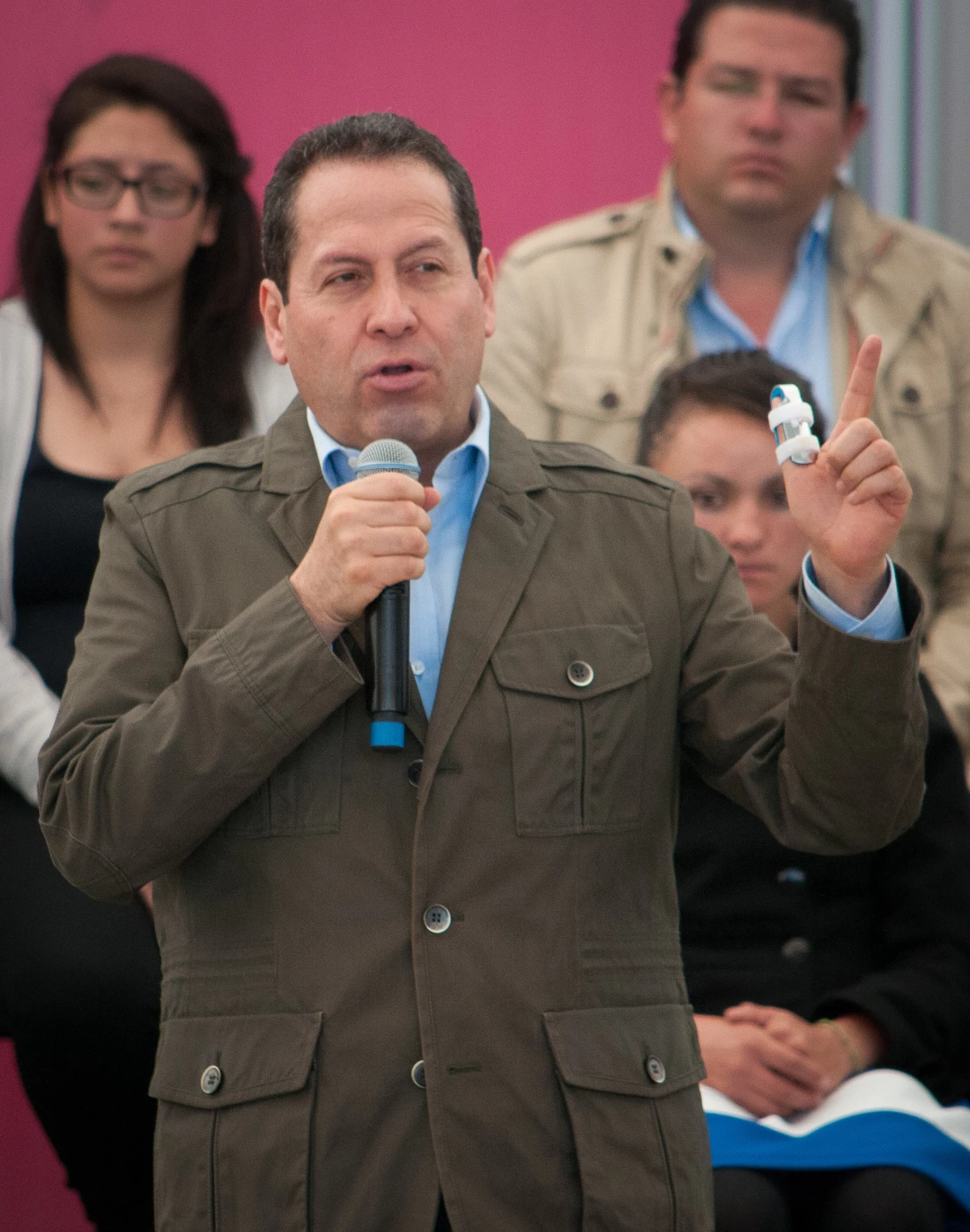 El gobernador fue reconocido con la "Medalla al Mérito Administrativo y Fiscal 2015".