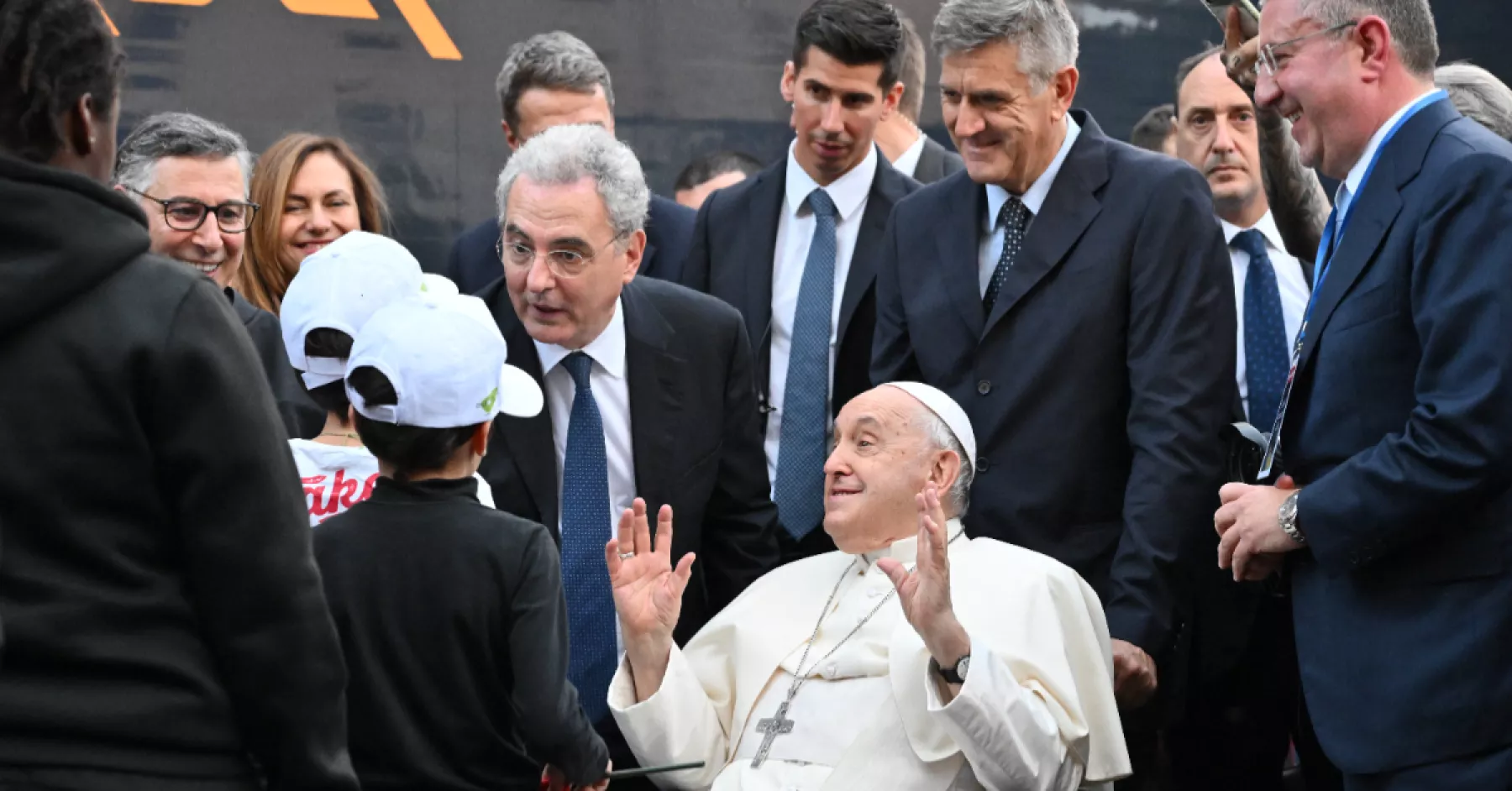 papa-encuentro-jovenes-.jpg