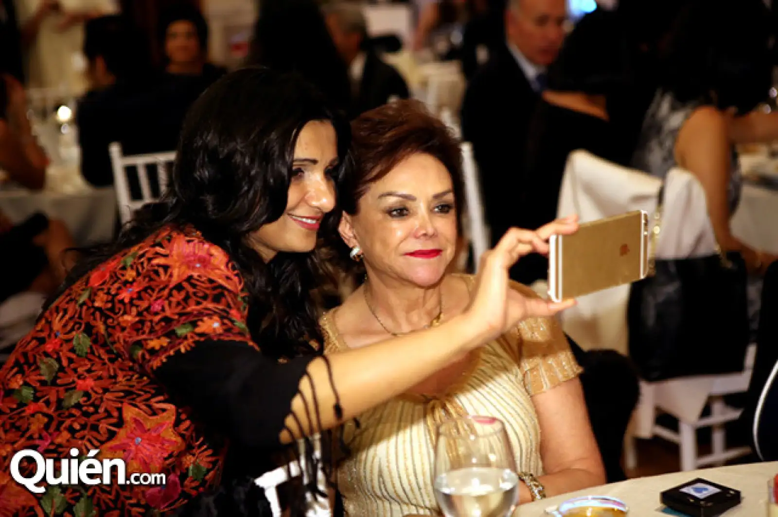 Ayesha Haque y Adriana Salinas