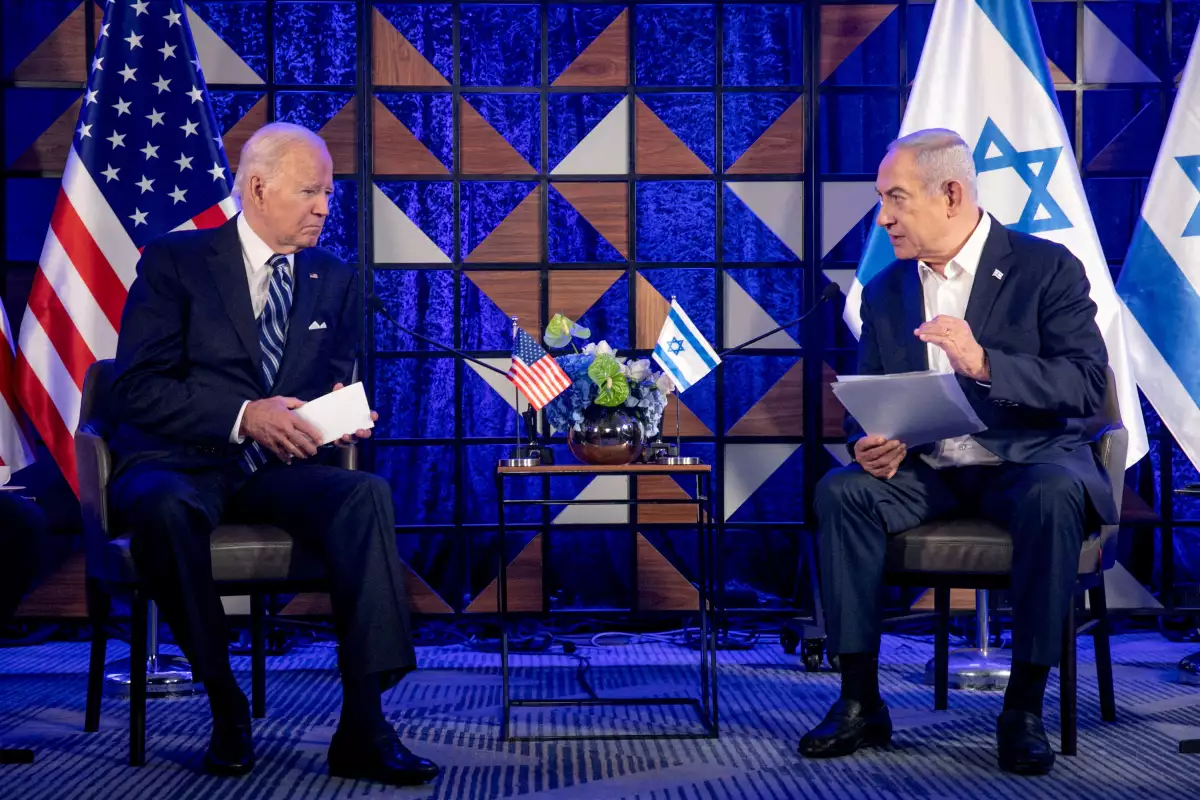 Estados Unidos El presidente Joe Biden, a la izquierda, se reúne con el primer ministro israelí Benjamin Netanyahu, a la derecha, para discutir el conflicto en curso entre Israel y Hamas, en Tel Aviv, Israel, el miércoles de octubre. 18, 2023.