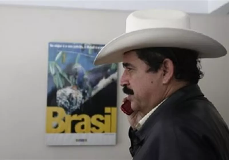 Manuel Zelaya permanece refugiado en la embajada brasileña en Tegucigalpa. (Foto: AP)