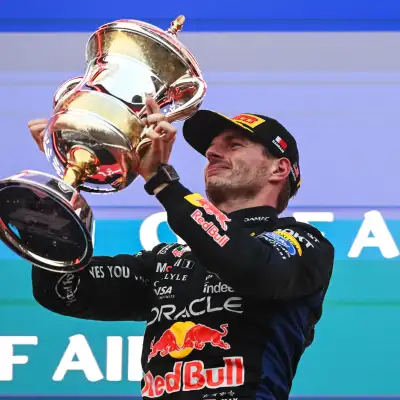 En medio del caos, Verstappen gana el GP de Bahréin, su primera vez en lo más alto del podio este 2026